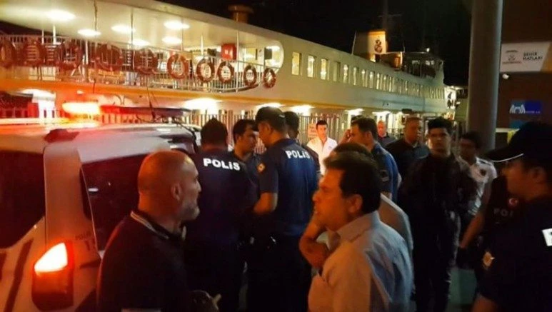 KADIKÖY EMİNÖNÜ VAPURUNDA SİLAH SESLERİ