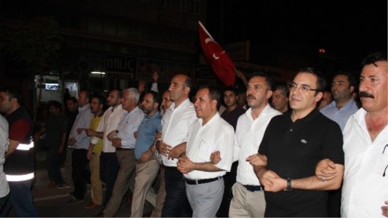 Kahta`da Sağlık Çalışanları Demokrasi Yürüyüşüne Katıldı