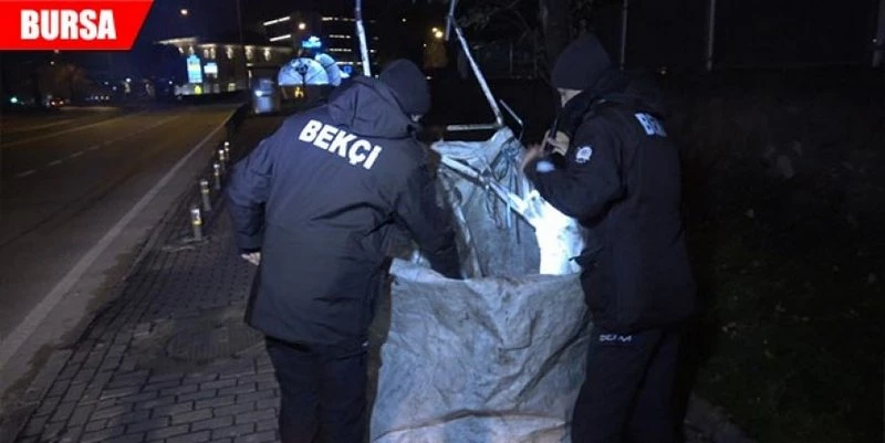 KAPAK HIRSIZLARI YAKALANDI