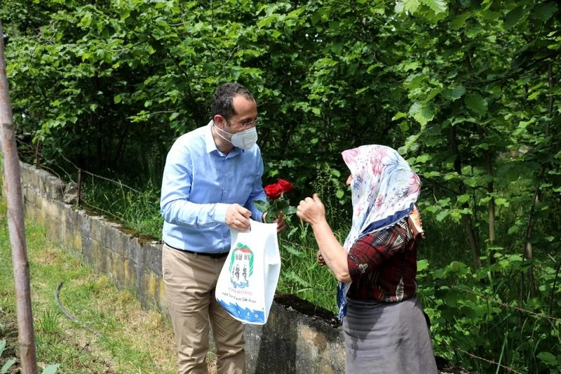 Karadeniz`in çalışkan kadınları Anneler Günü`nde unutulmadı
