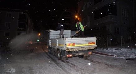 Kardan dolayı mahsur kalan hasta uzun uğraşlar sonucu hastaneye ulaştırıldı
