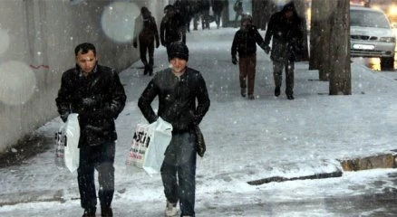 Karlı ve buzlu havada yürümenin 3 altın kuralı