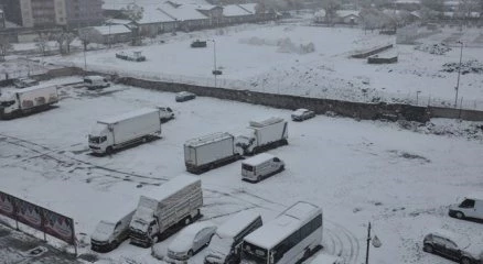Kars beyaz gelinliğini giydi