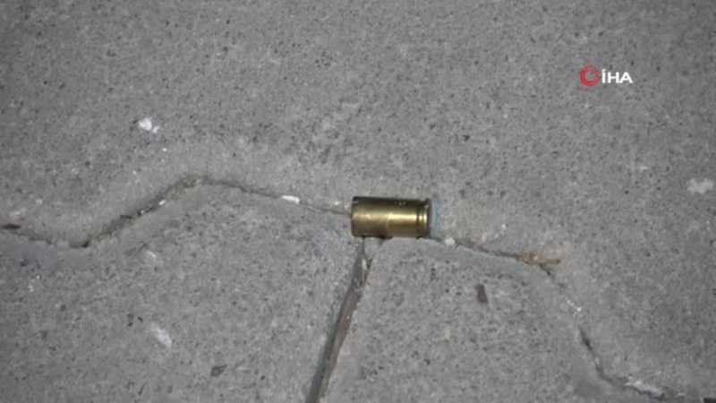 Kavga ettikleri kişinin önünü motosikletle kesip tabancayla vurdular