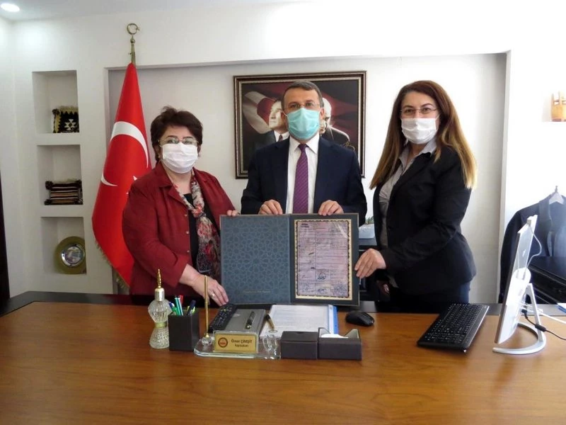 Kaymakamı duygulandıran hediye