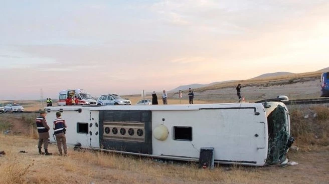 Kayseri`de otobüs devrildi! Çok sayıda yaralı var