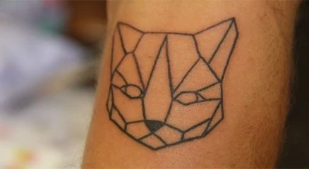 Kedi dövmelerinin geliri ?patili dost?larına