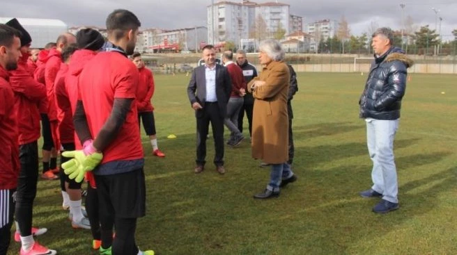 KEMAL KILIÇ YENİ TAKIMIYLA İMZALADI