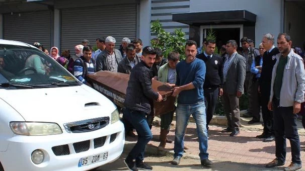 Kendini sofra beziyle kapıya astı
