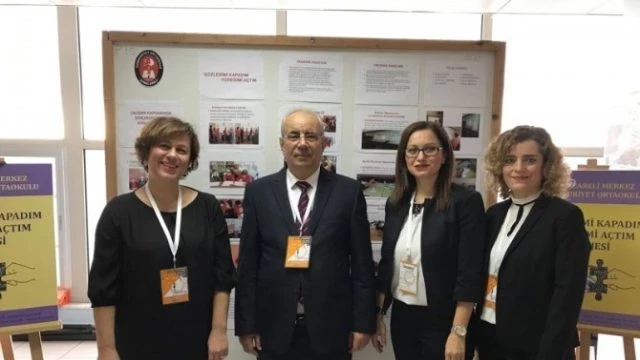 Kırklareli Merkez Cumhuriyet Ortaokulu`na Eğitim ve Öğretimde Yenilikçilik Ödülü