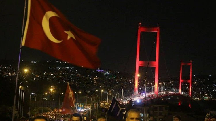 Kirli tezgah ellerinde patladı!
