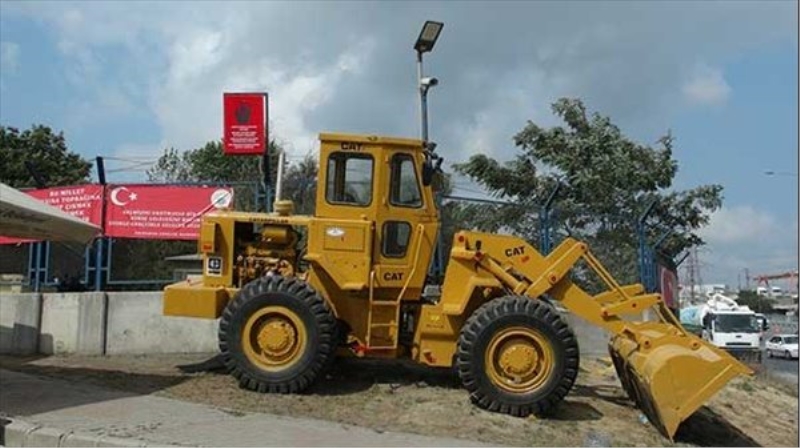 Kışla önlerindeki kamyon ve tankerlerin demokrasi nöbeti bitti