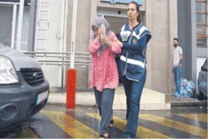 Kızlarının cesedini tam 21 yıl sakladılar