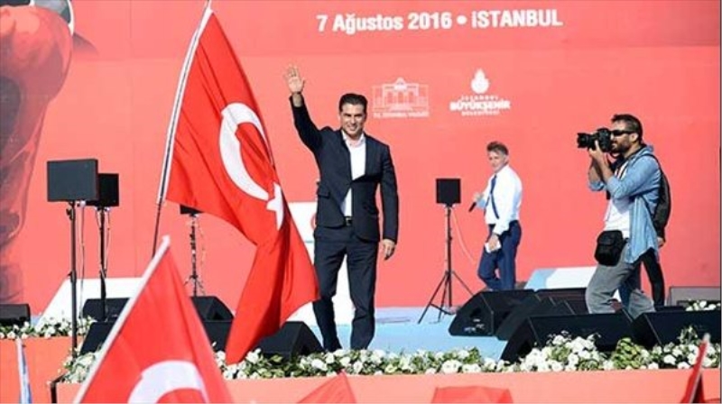 KKTC Başbakanı da Yenikapı`da milyonları selamladı