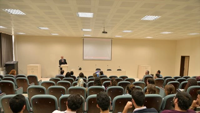 Kmü Rektörü Gökmen, Eğitim Fakültesi Öğrencileriyle Buluştu