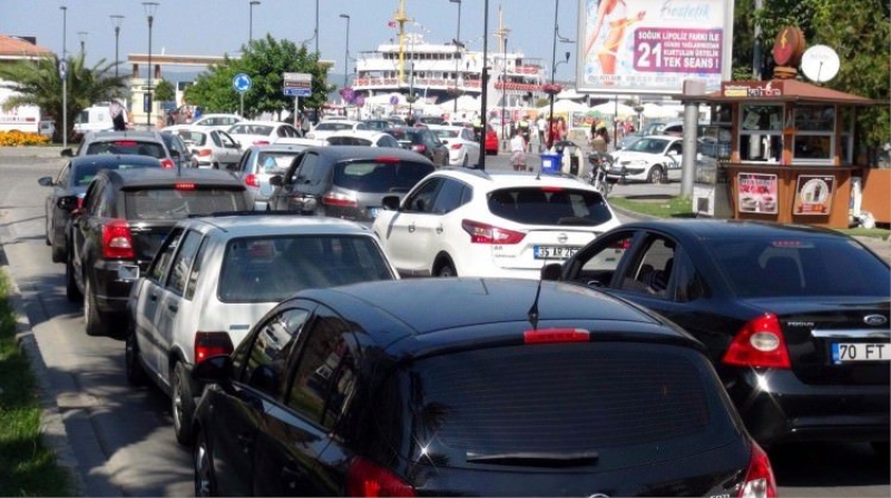 Kritik uyarı! Kuyruk 2 kilometreyi buldu!