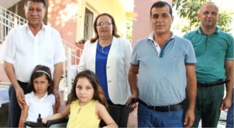 Küçük Mislina akülü tekerlekli sandalyesine kavuştu