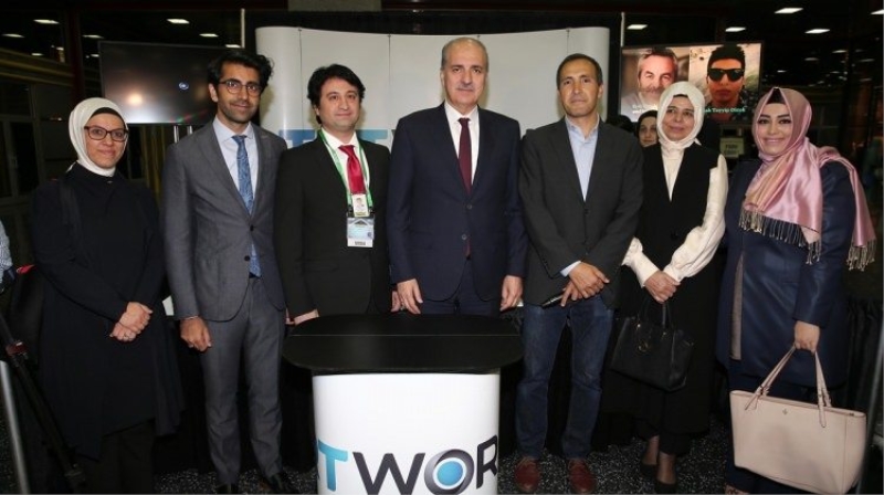 Kurtulmuş AA ve TRT World standlarını ziyaret etti
