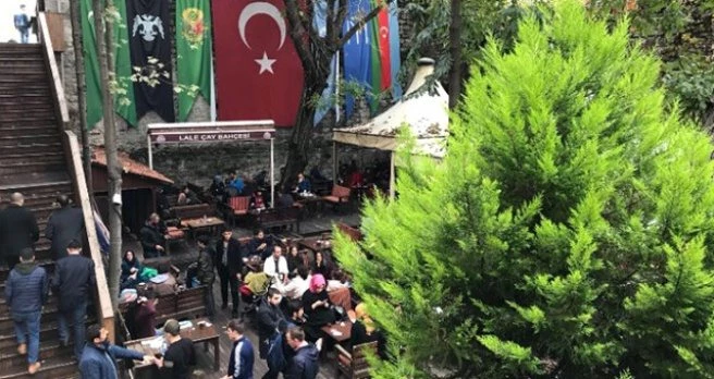 LALEZAR ÇAY BAHÇESİ KAPANIYOR MU SOSYAL MEDYADA TEPKİ ÇIĞ GİBİ BÜYÜDÜ