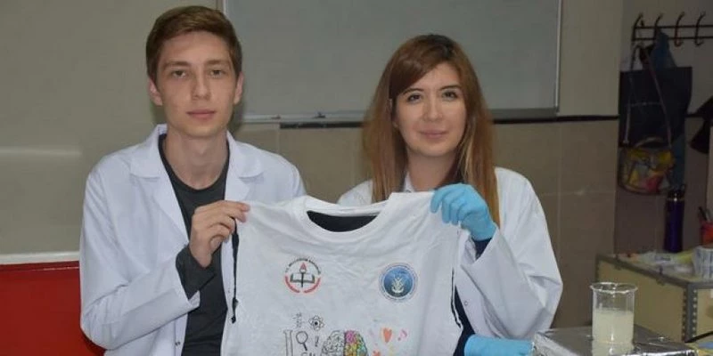 Lise öğrencisi hamam böceğinden radyasyon zırhı üretti