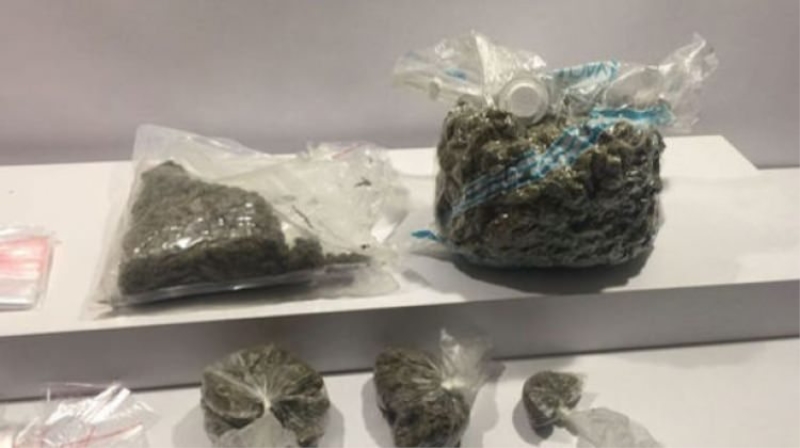 Lüks otomobilde 2 kilo uyuşturucu yakalandı