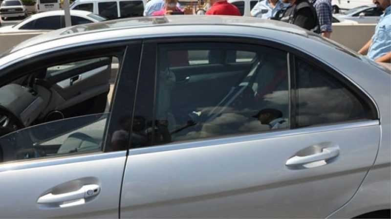 Lüks otomobilden ceset çıktı