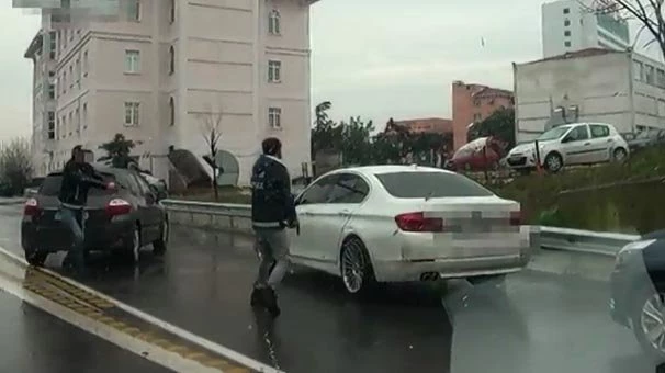 Lüks otomobilin jantlarından 21 kilo eroin çıktı
