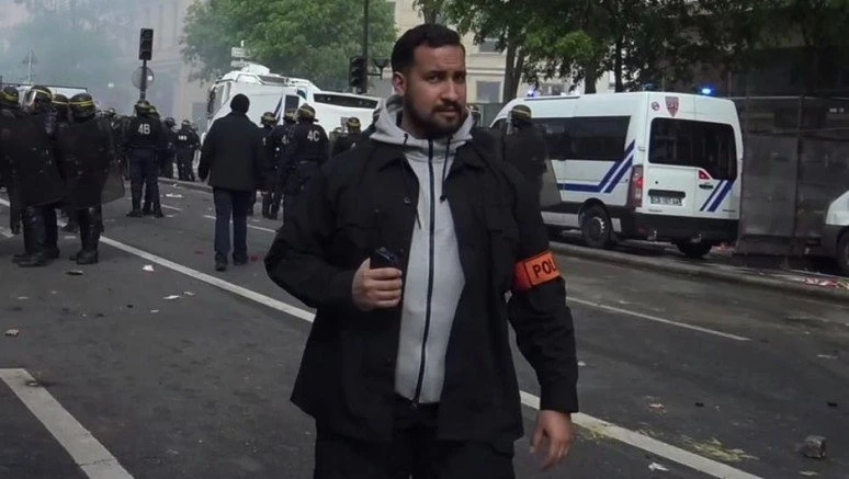 Macron?un Özel Kalem Müdür Yardımcısının gözaltı süresine uzatma