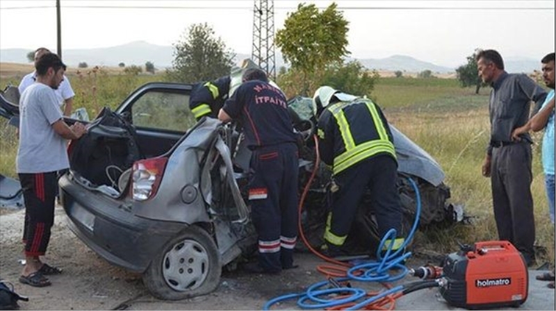 Manisa`da trafik kazası: 3 ölü, 4 yaralı