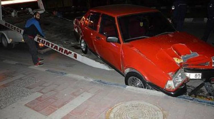 Manisada Halk Otobüsü ile Otomobil Çarpıştı