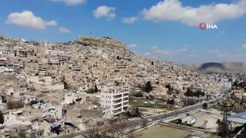 Mardin`de kısıtlama öncesi hafta sonu turizm yoğunluğu yaşanıyor