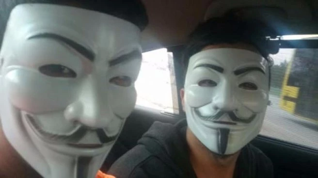 Maskeli baloya gider gibi soygun!