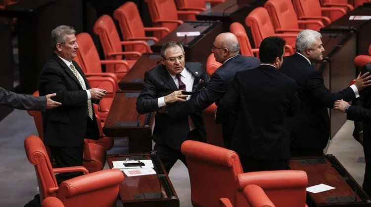 Meclis'te gergin dakikalar! HDP'li vekil...