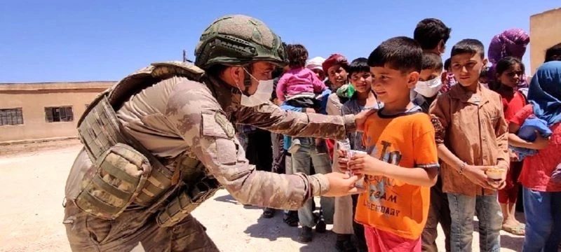 Mehmetçik`ten Barış Pınarı bölgesine yardım eli