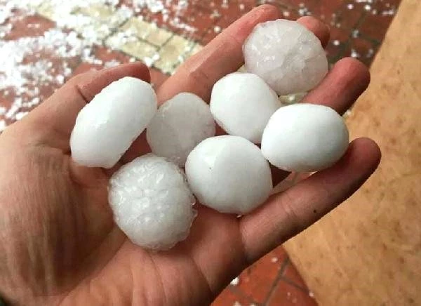 Mersin`de Dolu ve Şiddetli Yağış Etkili Oldu