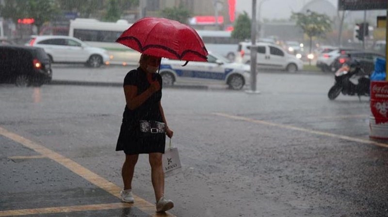 Meteoroloji`den 4 bölgeye ve 3 ile kuvvetli yağış uyarısı