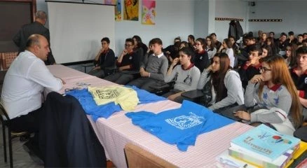 Mezun olduğu okula konuşmacı olarak geldi