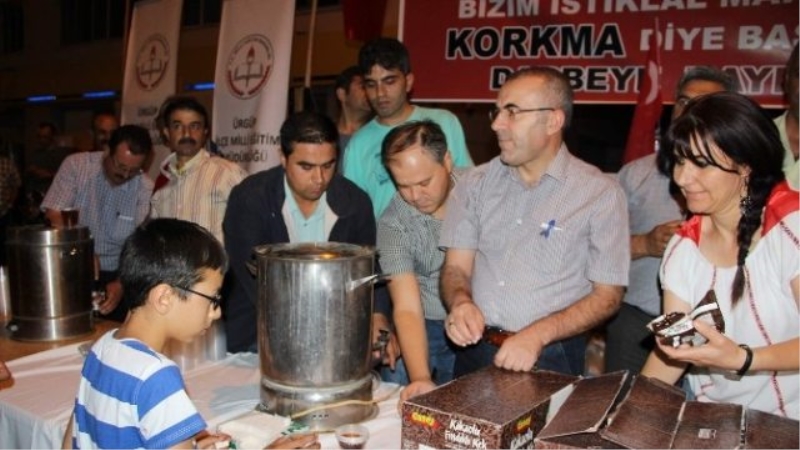 Milli Eğitim Müdürlüğü Nöbete Katılan Vatandaşlara İkramda Bulundu