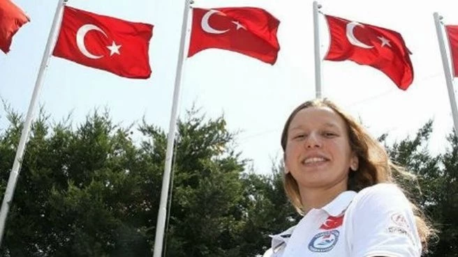 MİLLİ SPORCU 200 METRE KELEBEK FİNALİNDE 6?NCI OLDU