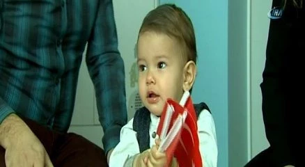 Minik Eymen Ege?nin Türk bayrağı sevgisi