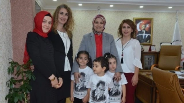 Minik Öğrencilerden, İl Milli Eğitim Müdürü Durmuş`a Ziyaret
