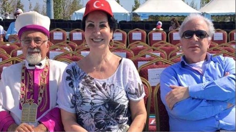 Mitinge katılanlar arasında o cemaat üyeleri de vardı