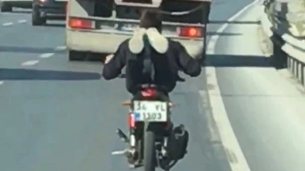 Motosiklet sürücüsünün ölüm oyunu