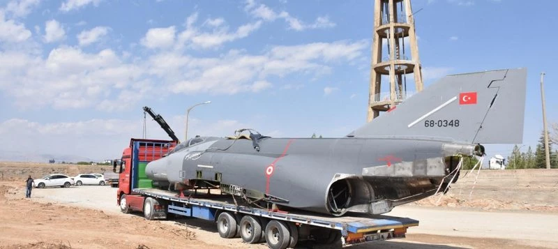 Müzeye hibe edilen savaş uçağı, Malatya`ya TIR`larla getirildi