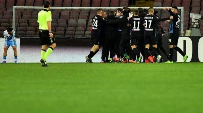 Napoli`ye evinde büyük şok!