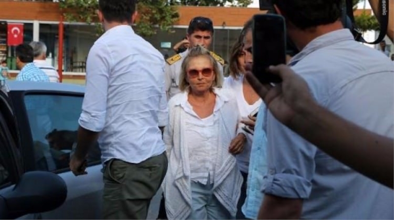 Nazlı Ilıcak Asayiş Şube Müdürlüğü'ne götürüldü
