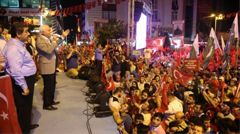 Nihat Hatipoğlu'ndan darbe girişimi tepkisi