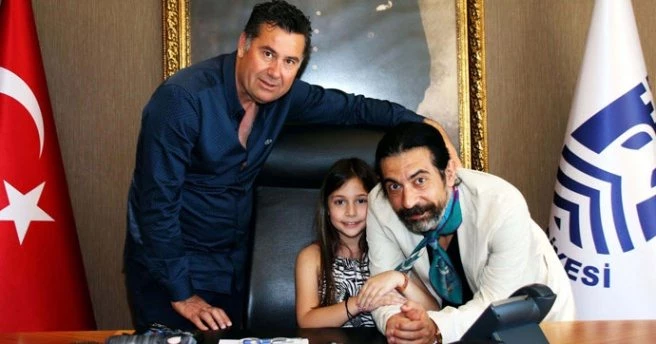 Okan Bayülgen`in kızı İstanbul, başkanlık koltuğunda