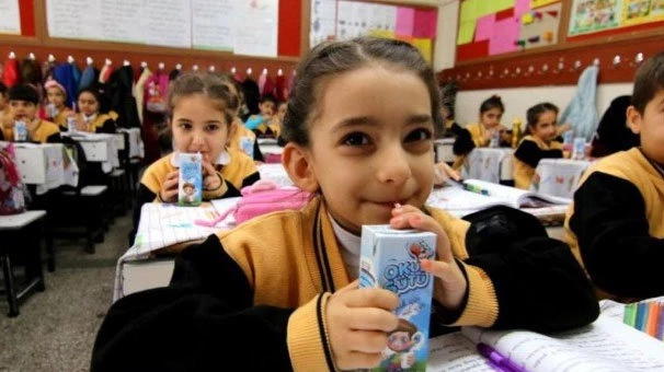 Okullar pazartesi günü `süt`le açılacak