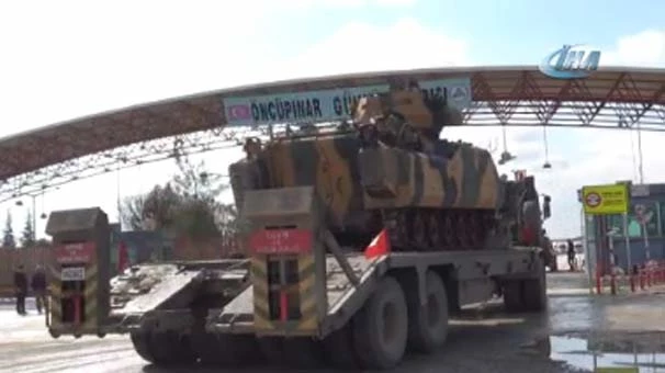 Öncüpınar Sınır Kapısı?ndan Afrin?e zırhlı birlik sevkiyatı